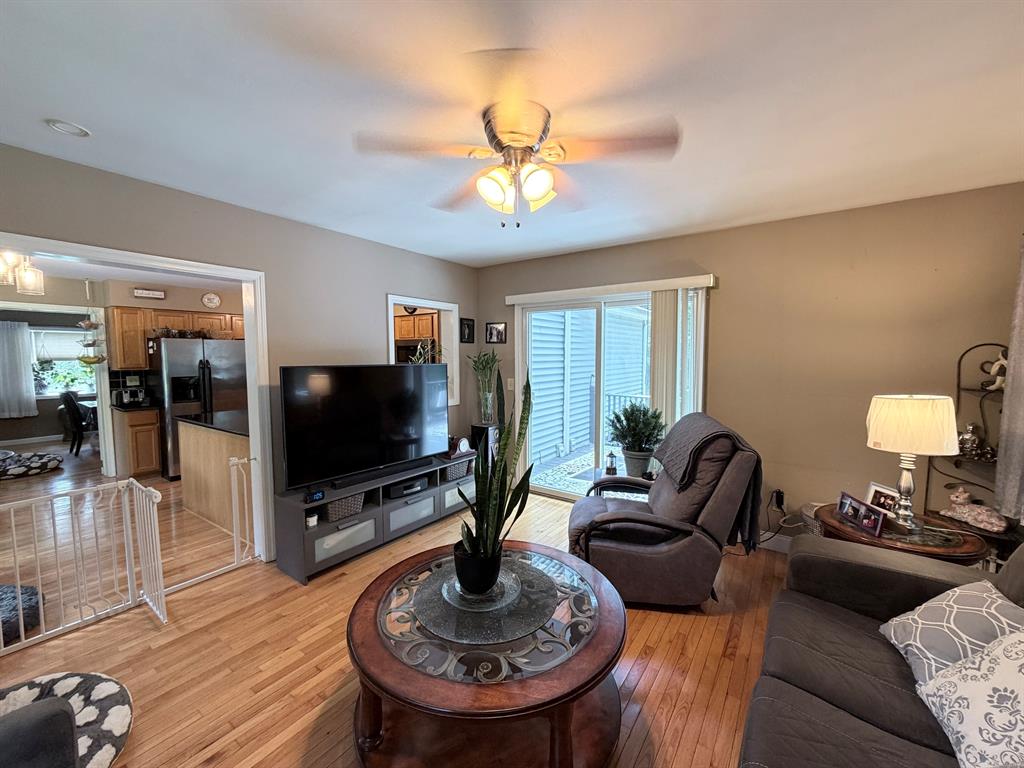 30 Lagana Ln Norwalk CT 06850 Family Room view 1 of 2