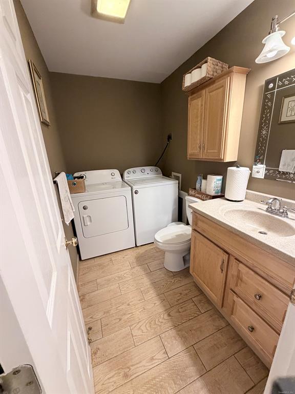 30 Lagana Ln Norwalk CT 06850 Bathroom & Laundry Washer & Dryer