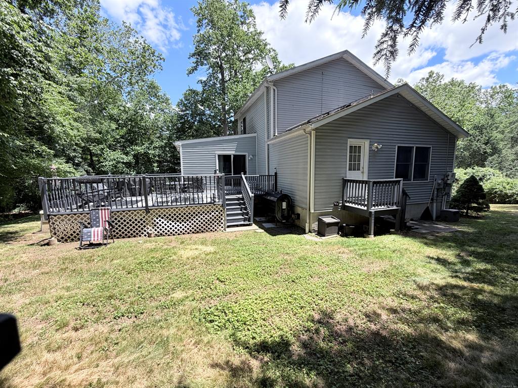 30 Lagana Ln Norwalk CT 06850 Exterior Side & Rear Deck