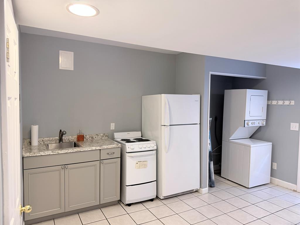 30 Lagana Ln Norwalk CT 06850 In-Law Suite Kitchen & Laundry Area