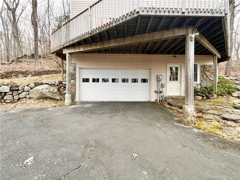 2 Car Garage 19x23. 7 Cora Lane, Wilton CT For Sale