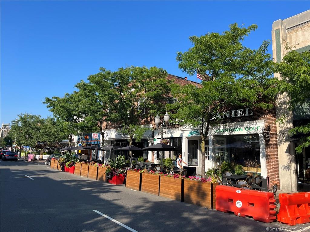 Downtown Stamford Area Shops & Eateries - The Biltmore