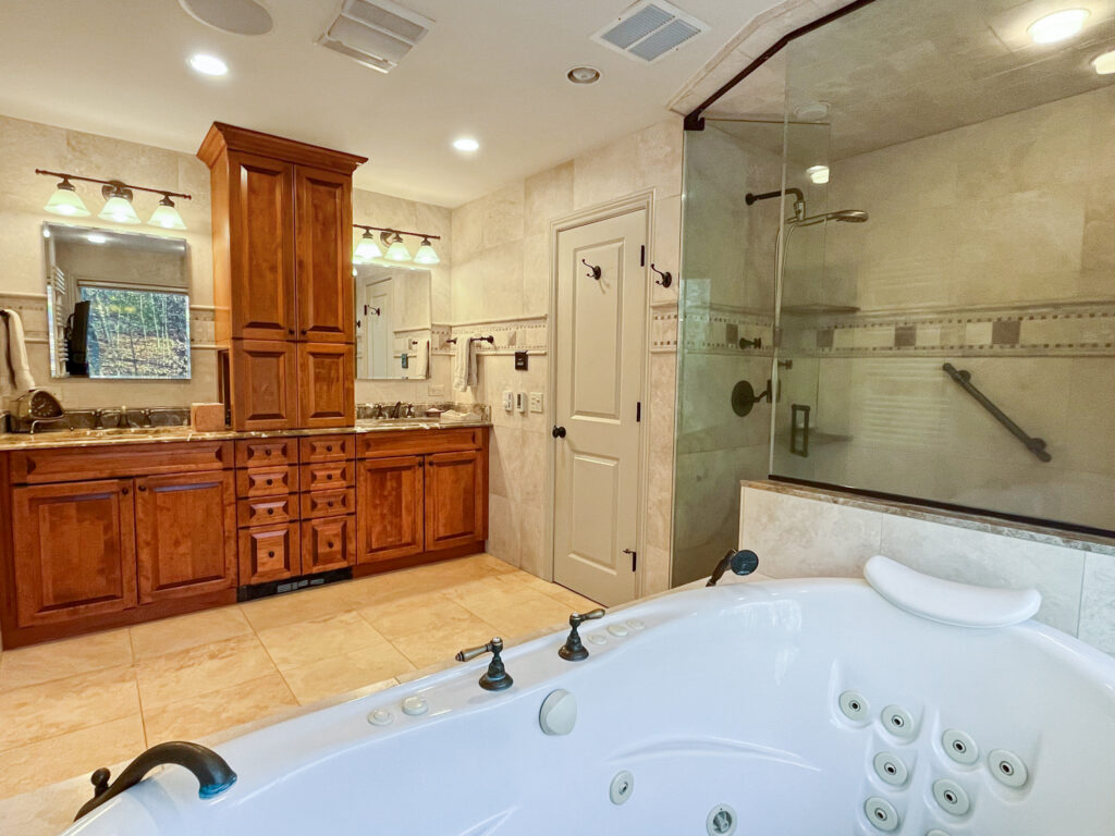 1 Meeting Grove Lane, Norwalk, CT 2nd Floor Bedroom Suite Full Bathroom Double Vanity, Jacuzzi Tub & Shower