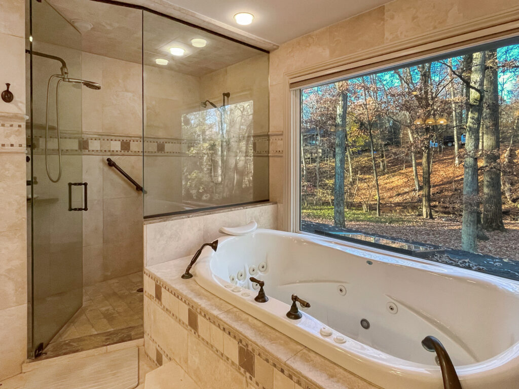 1 Meeting Grove Lane, Norwalk, CT 2nd Floor Bedroom Suite Full Bathroom Jacuzzi Tub & Picture Window