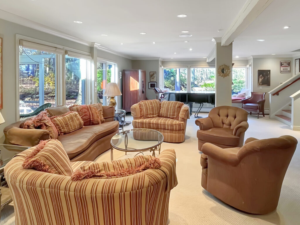 1 Meeting Grove Lane, Norwalk, CT Living Area & Entertainment Room view 2