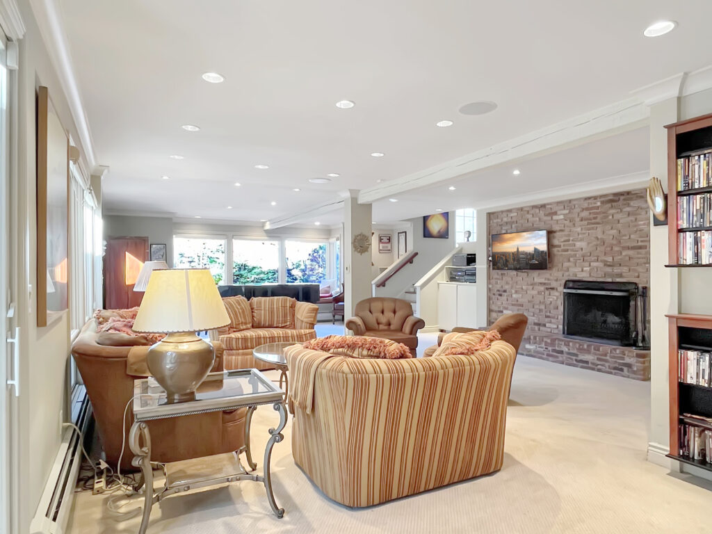 1 Meeting Grove Lane, Norwalk, CT Living Area & Entertainment Room view 1