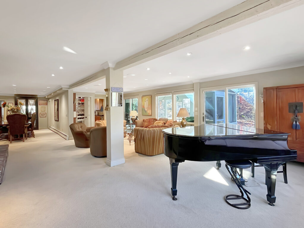 1 Meeting Grove Lane, Norwalk, CT Living Area & Entertainment Room