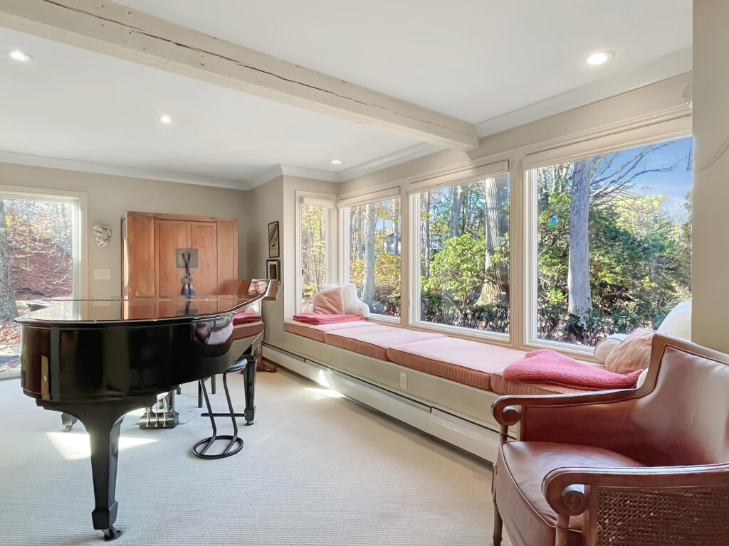 1 Meeting Grove Lane, Norwalk, CT Entertainment Room window view