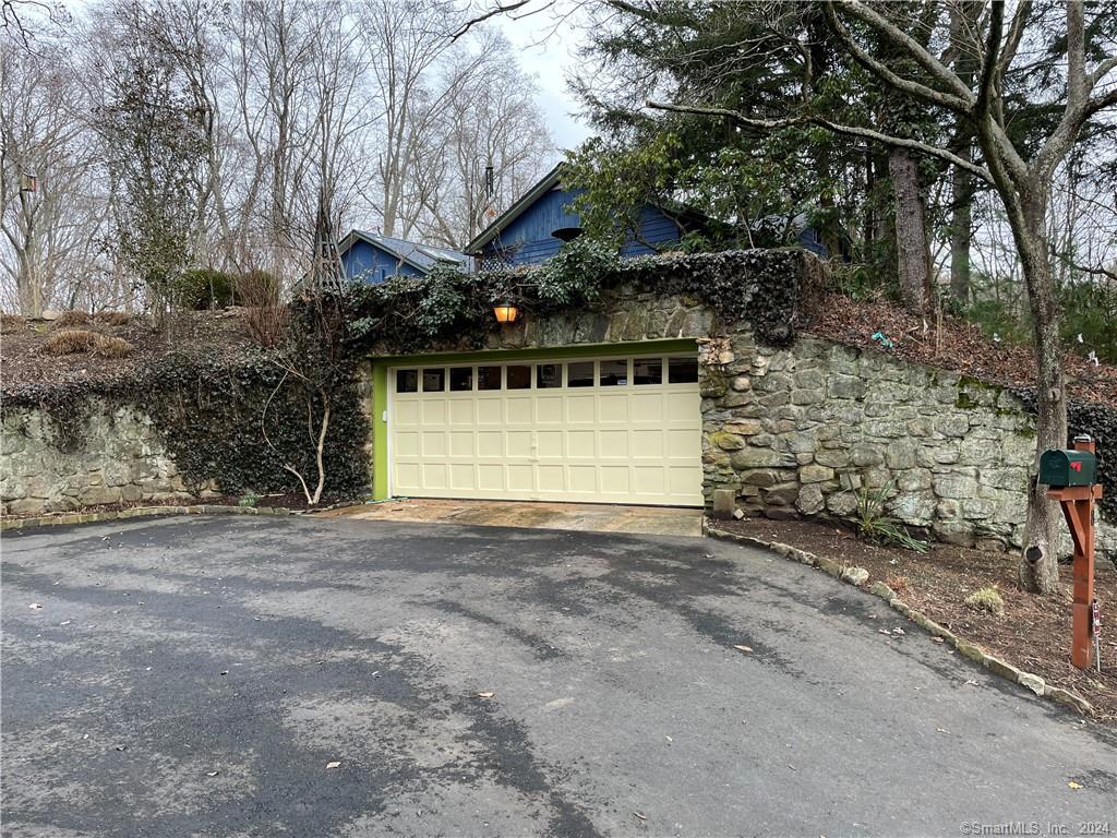 Driveway & 2 Car Heated Garage 58 Old Rock Ln, Norwalk, CT 06850